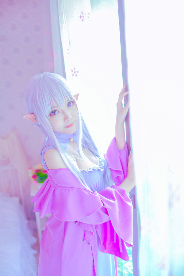 《Re.从零开始的异世界生活》艾米莉娅睡衣cosplay
