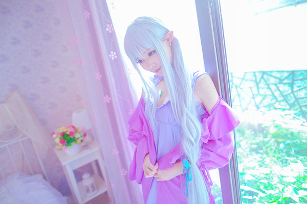 《Re.从零开始的异世界生活》艾米莉娅睡衣cosplay