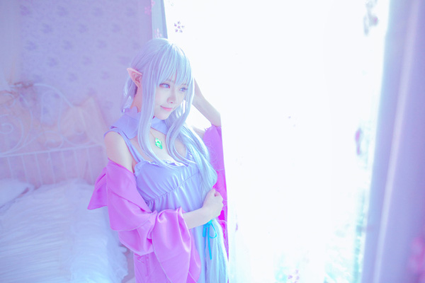 《Re.从零开始的异世界生活》艾米莉娅睡衣cosplay