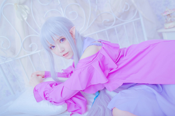 《Re.从零开始的异世界生活》艾米莉娅睡衣cosplay