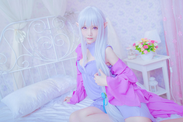 《Re.从零开始的异世界生活》艾米莉娅睡衣cosplay