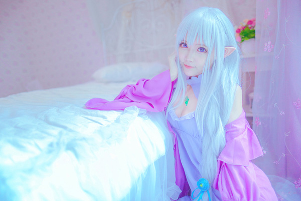 《Re.从零开始的异世界生活》艾米莉娅睡衣cosplay