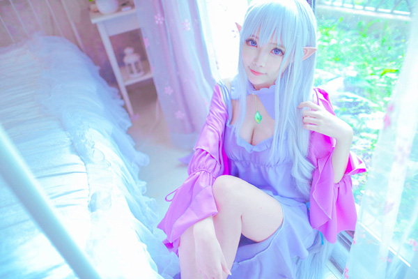 《Re.从零开始的异世界生活》艾米莉娅睡衣cosplay