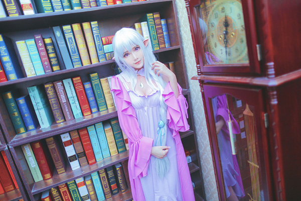 《Re.从零开始的异世界生活》艾米莉娅睡衣cosplay
