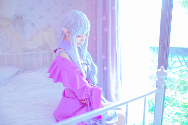 《Re.从零开始的异世界生活》艾米莉娅睡衣cosplay
