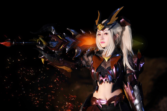 王者荣耀花木兰水晶猎龙者cos（王者荣耀花木兰cosplay）