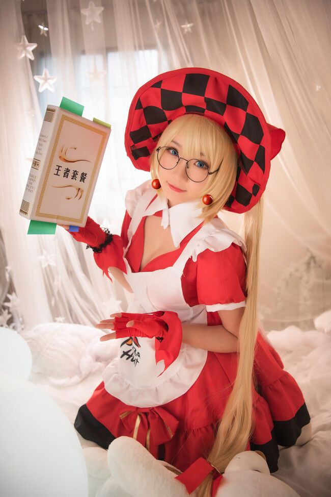 《王者荣耀》安琪拉cos (安琪拉魔法小厨娘cos) 《王者荣耀》安琪拉cos (安琪拉魔法小厨娘cos)