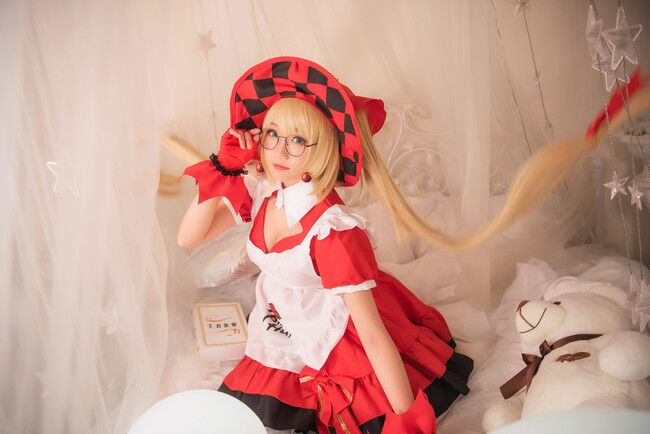 《王者荣耀》安琪拉cos (安琪拉魔法小厨娘cos) 《王者荣耀》安琪拉cos (安琪拉魔法小厨娘cos)