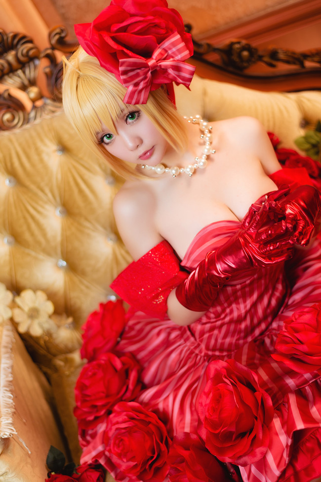 《Fate/Grand Order》偶像皇帝尼禄cos(FGO尼禄红色礼服cos)