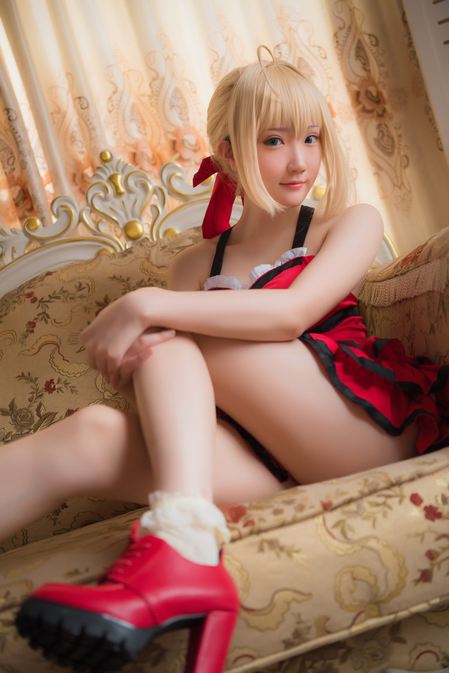 《Fate/Grand Order》尼禄·克劳狄乌斯cos(尼禄深红现代装cosplay) 《Fate/Grand Order》尼禄·克劳狄乌斯cos(尼禄深红现代装cosplay)
