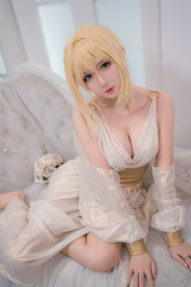 尼禄·克劳狄乌斯cos(尼禄罗马睡衣cosplay)