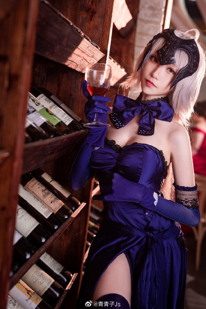 Fate/GrandOrder黑贞cosplay(fgo黑贞cos圣夜的晚餐)