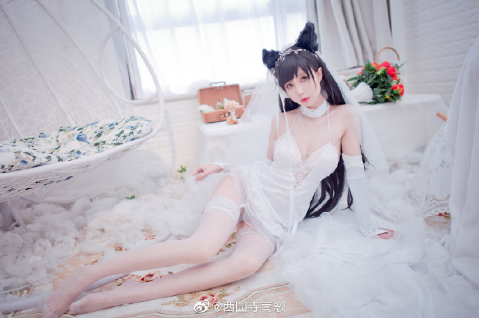 碧蓝航线爱宕花嫁白花的誓言cos(碧蓝航线爱宕婚纱cosplay)