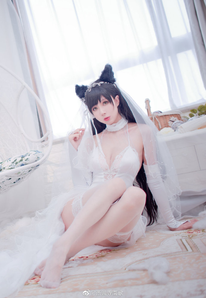 碧蓝航线爱宕花嫁白花的誓言cos(碧蓝航线爱宕婚纱cosplay)