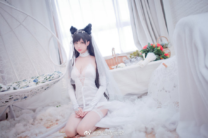 碧蓝航线爱宕花嫁白花的誓言cos(碧蓝航线爱宕婚纱cosplay)