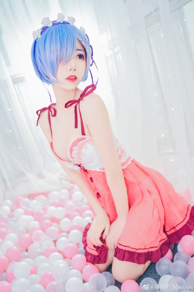 从零开始蕾姆睡衣COS(蕾姆粉红色睡衣cosplay)