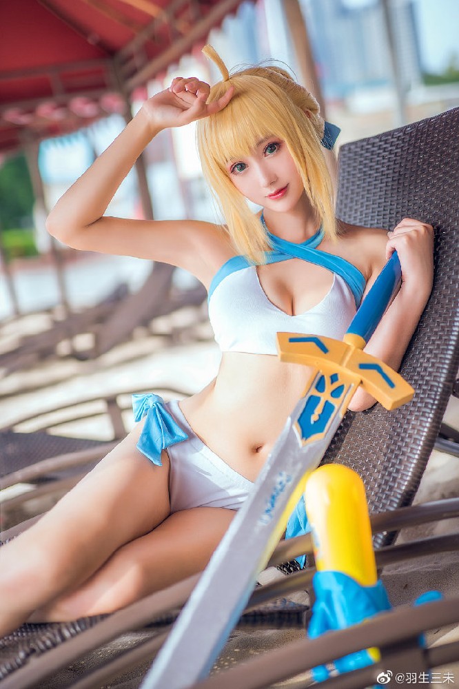 Fate/GrandOrder阿尔托莉雅・潘德拉贡cosplay(棉被王阿尔托莉雅泳装cos)