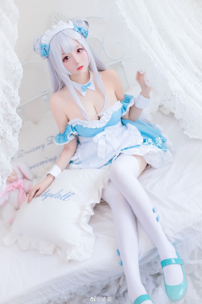 碧蓝航线小天鹅cosplay( 碧蓝航线小天鹅白丝女仆cos)