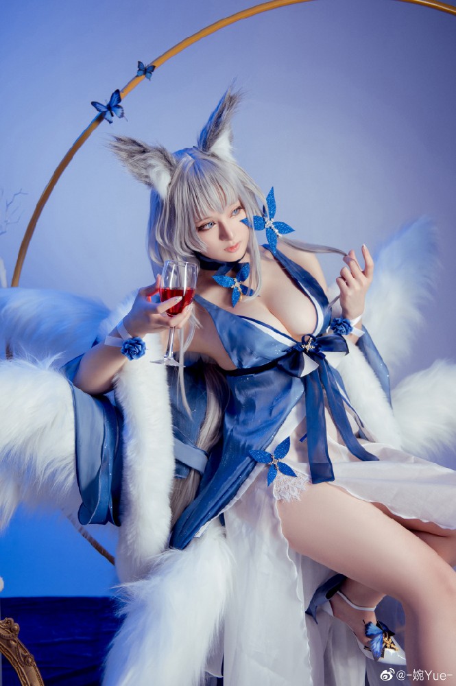 碧蓝航线信浓礼服换装cos 碧蓝航线信浓礼服胧月十夜cosplay