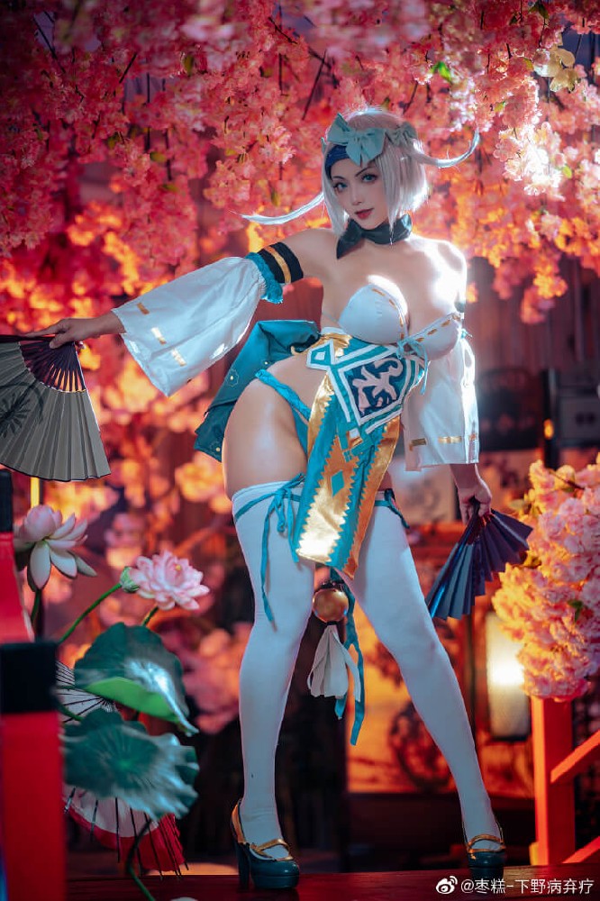 二次元cosplay|剑灵茱莉亚cos灵芝派对冰雪七缘
