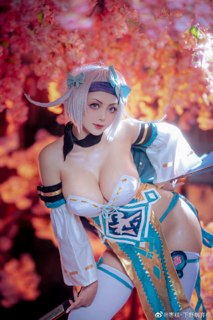 二次元cosplay|剑灵茱莉亚cos灵芝派对冰雪七缘