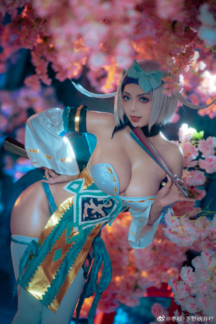 二次元cosplay|剑灵茱莉亚cos灵芝派对冰雪七缘