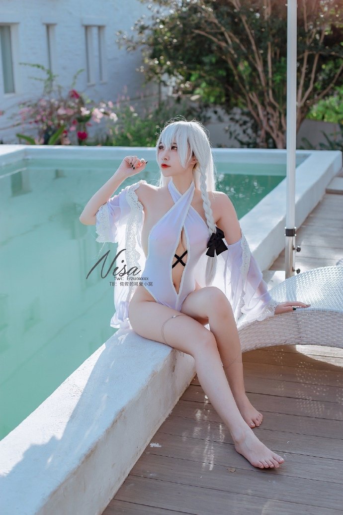 碧蓝航线赫敏泳装cosplay 碧蓝航线赫敏换装纯白的悠闲假日cos