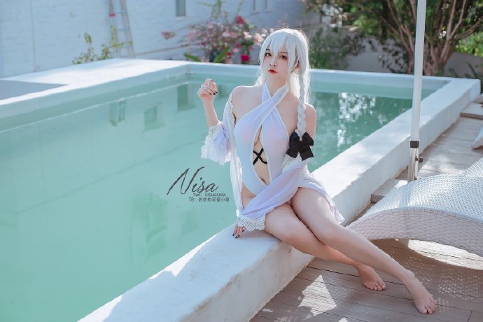 碧蓝航线赫敏泳装cosplay 碧蓝航线赫敏换装纯白的悠闲假日cos
