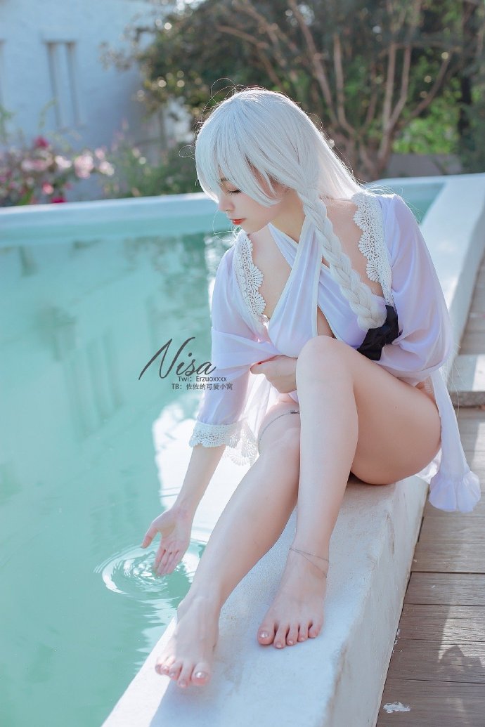 碧蓝航线赫敏泳装cosplay 碧蓝航线赫敏换装纯白的悠闲假日cos