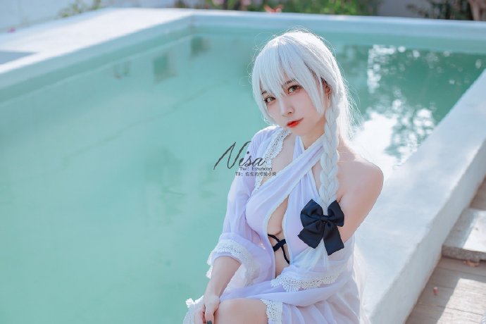 碧蓝航线赫敏泳装cosplay 碧蓝航线赫敏换装纯白的悠闲假日cos