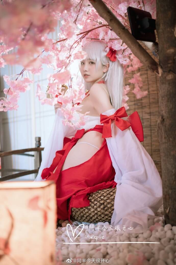碧蓝航线可畏cosplay 碧蓝航线可畏巫女服cos|cn阿半今天很开心