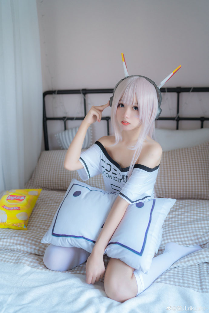碧蓝航线绫波小电视cosplay 碧蓝航线可爱的柚cos|cn菌儿rikushi-