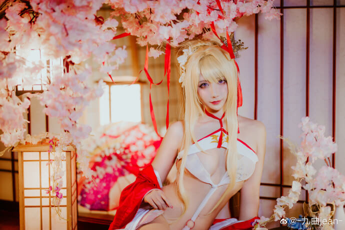碧蓝航线光荣旗袍cosplay 碧蓝航线光荣凉夜香雪cos