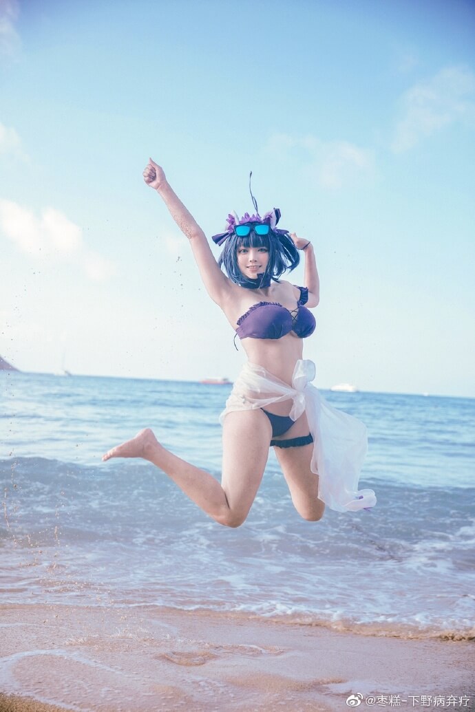 碧蓝航线柴郡泳装cosplay 柴郡甜蜜的海滩约会|cn枣糕