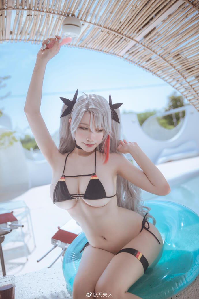 碧蓝航线欧根亲王泳装cos 碧蓝航线欧根夏日泳装cosplay