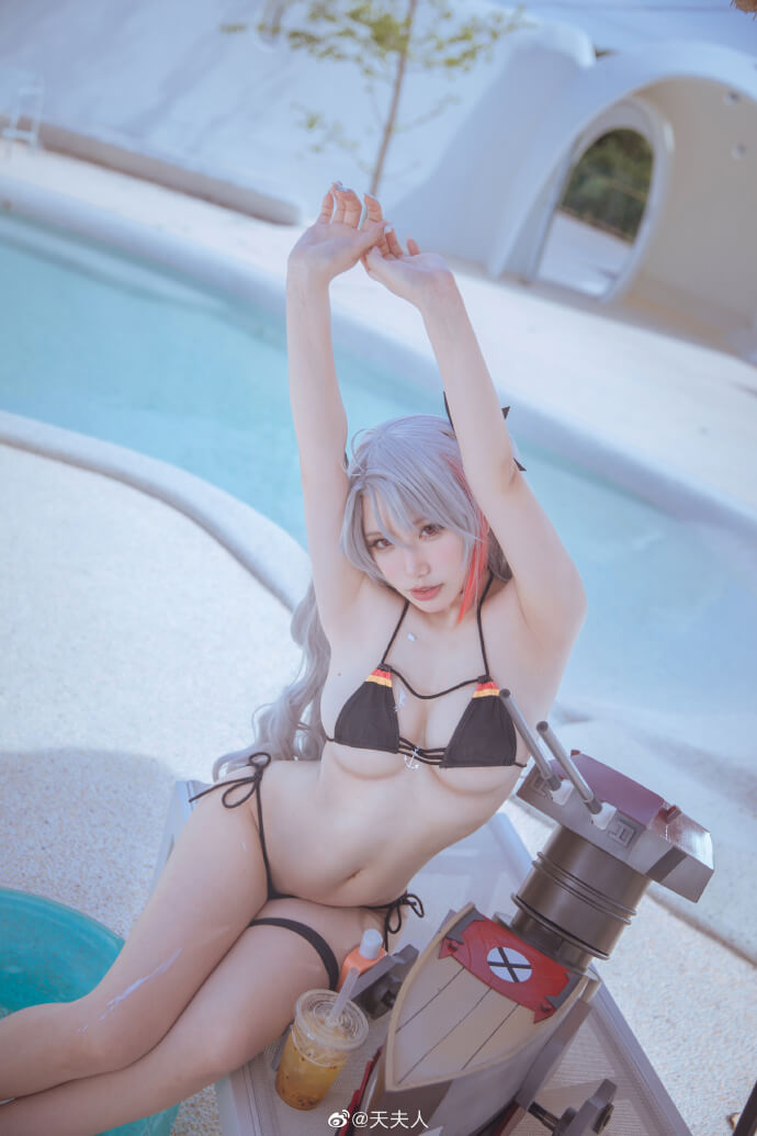 碧蓝航线欧根亲王泳装cos 碧蓝航线欧根夏日泳装cosplay