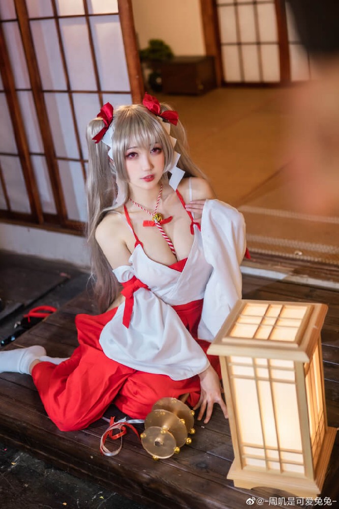 碧蓝航线可畏cosplay 碧蓝航线可畏巫女cos图片