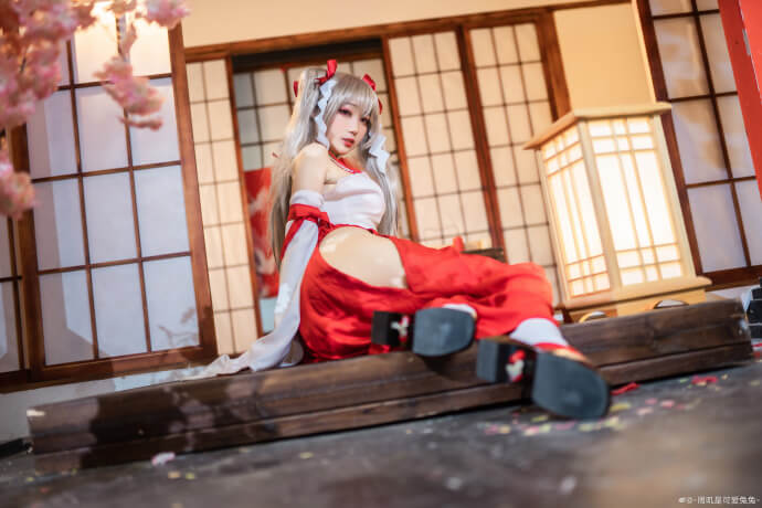 碧蓝航线可畏cosplay 碧蓝航线可畏巫女cos图片