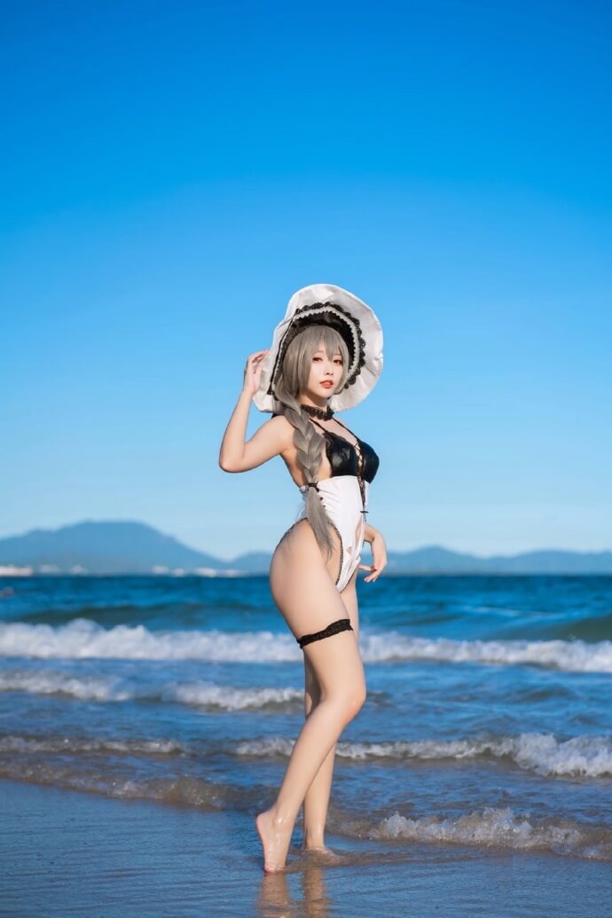 碧蓝航线路易九世同人泳装cos 碧蓝航线路易九世大海沙滩美少女cosplay