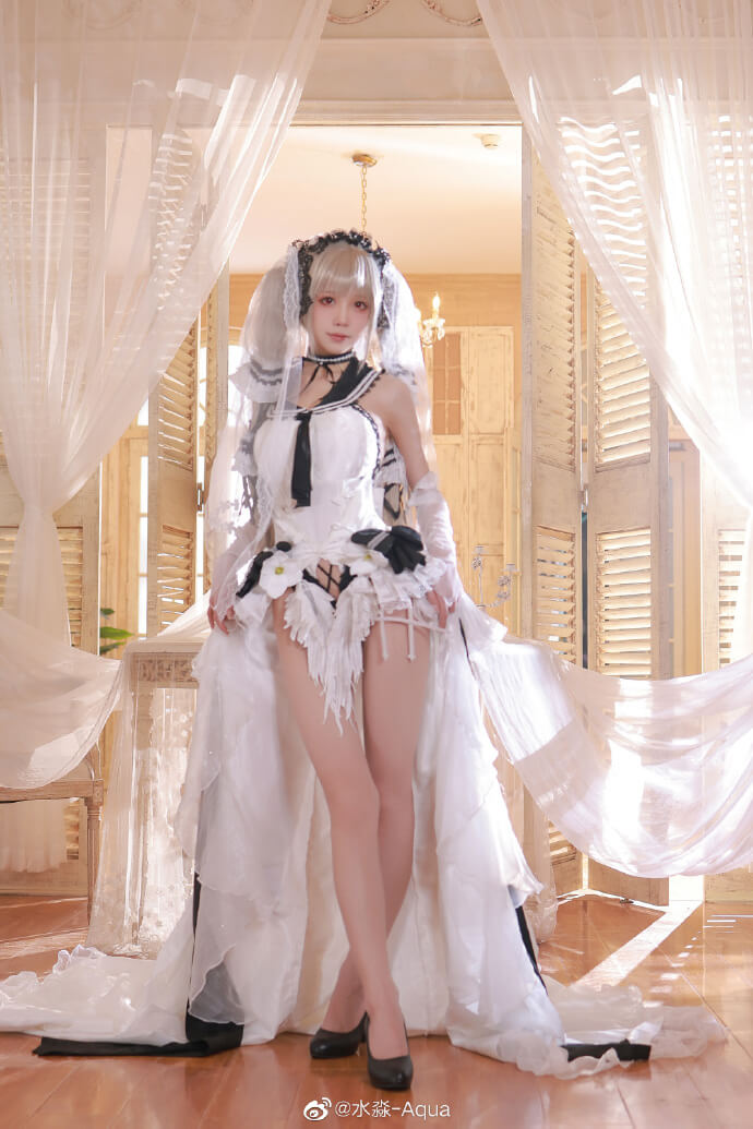 碧蓝航线可畏礼服cosplay 可畏梳妆中的大小姐cos