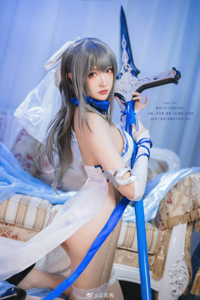 碧蓝航线路易九世「华服的圣骑士」cos，路易九世礼服cosplay