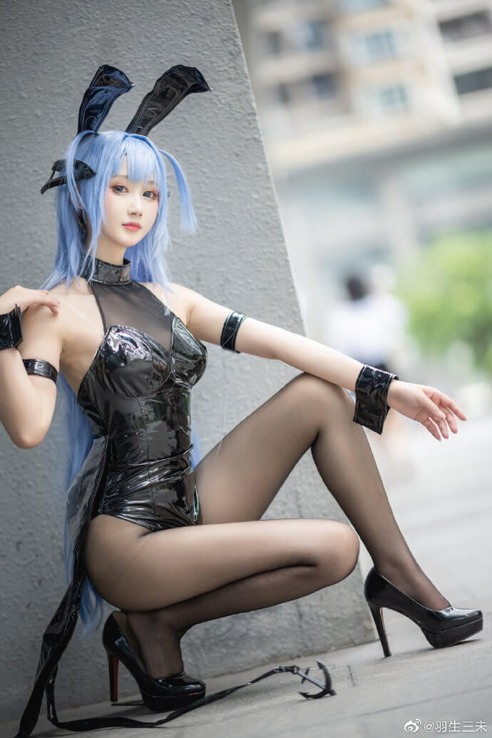 碧蓝航线新泽西(花园) cos 碧蓝航线花园黑丝美腿兔女郎cosplay