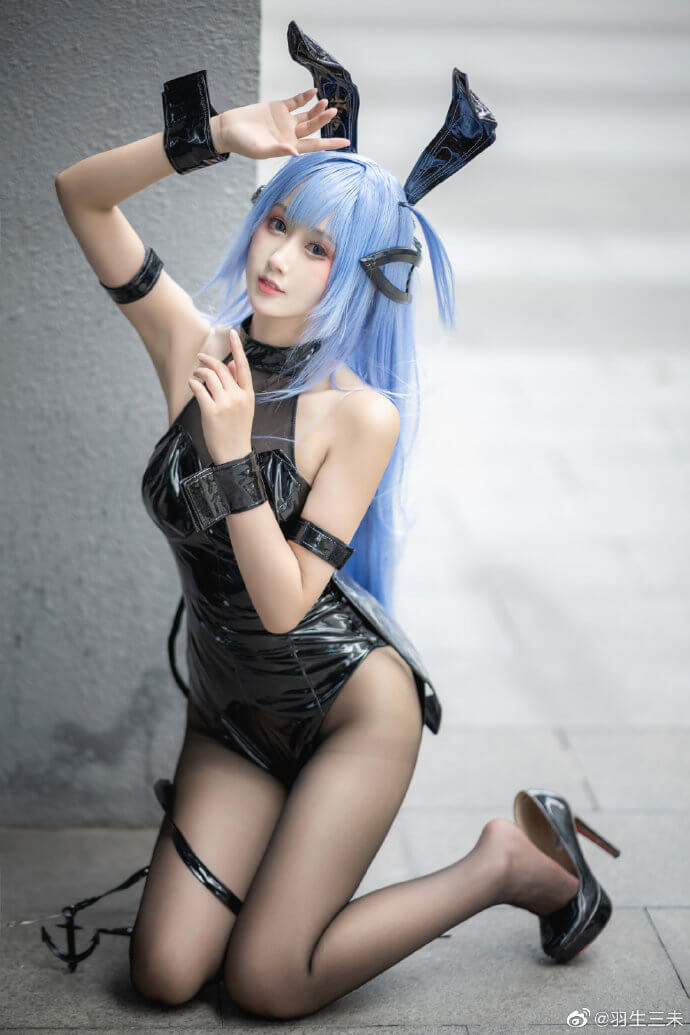 碧蓝航线新泽西(花园) cos 碧蓝航线花园黑丝美腿兔女郎cosplay