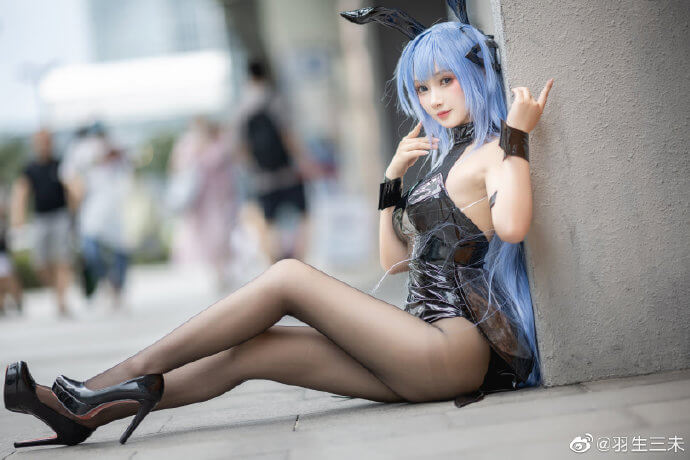 碧蓝航线新泽西(花园) cos 碧蓝航线花园黑丝美腿兔女郎cosplay