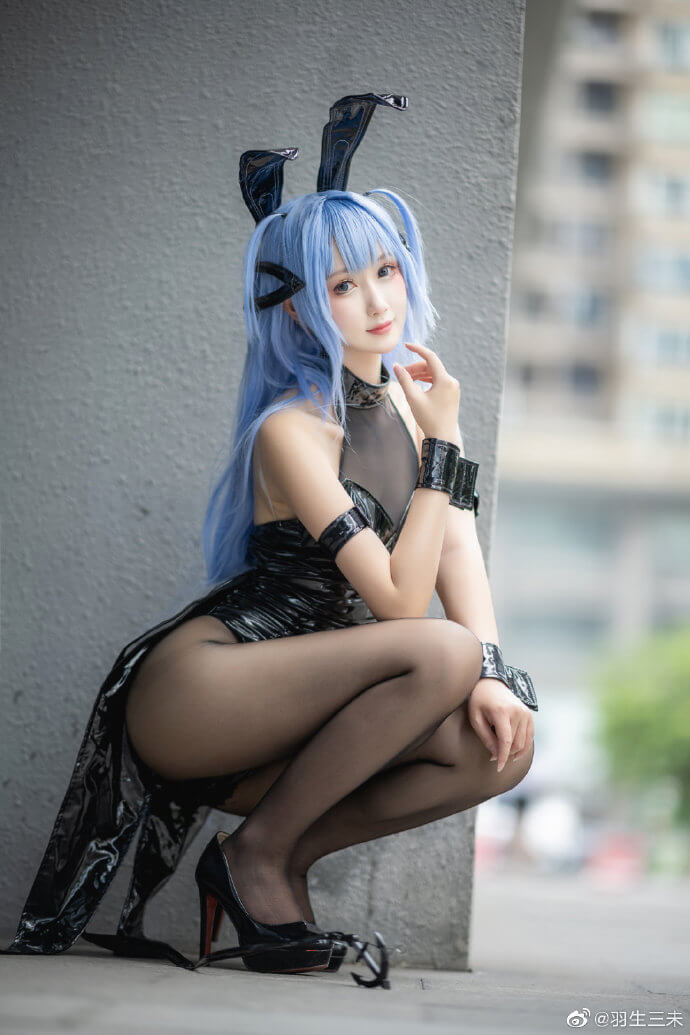 碧蓝航线新泽西(花园) cos 碧蓝航线花园黑丝美腿兔女郎cosplay