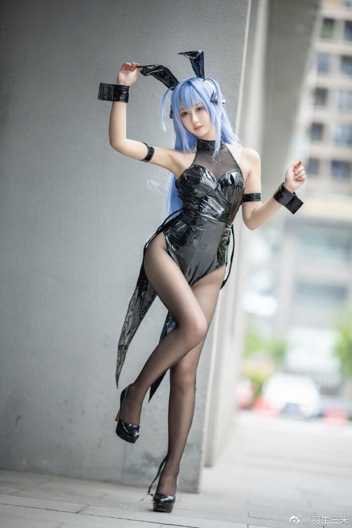 碧蓝航线新泽西(花园) cos 碧蓝航线花园黑丝美腿兔女郎cosplay