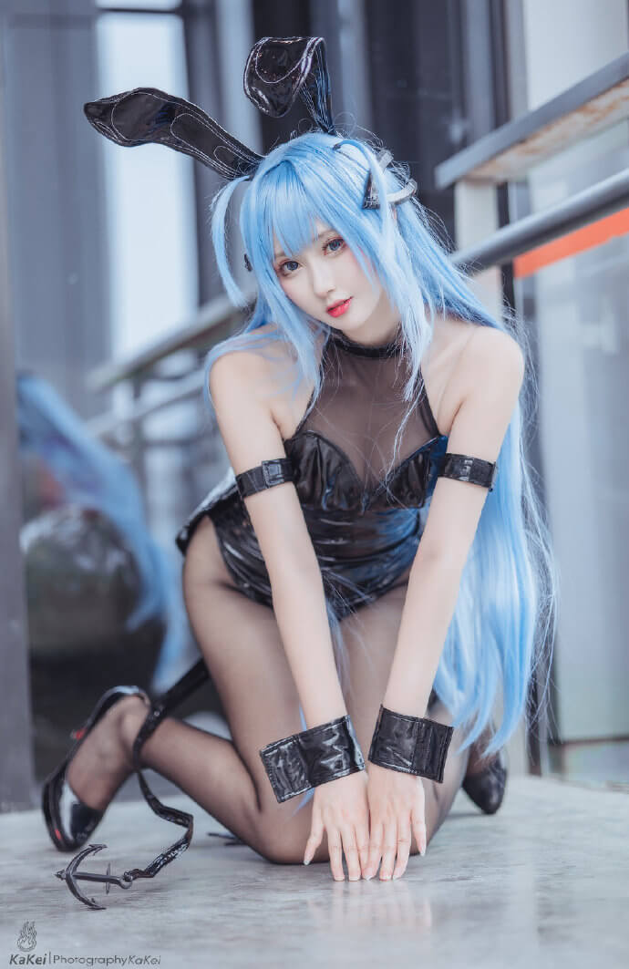 碧蓝航线新泽西(花园) cos 碧蓝航线花园黑丝美腿兔女郎cosplay