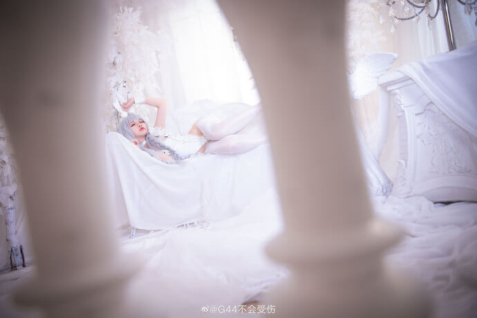碧蓝航线恶毒白色兔女郎cos,迷人的白丝懒懒的白兔