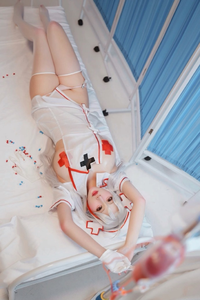 碧蓝航线欧根亲王护士cos 碧蓝航线欧根护士服cosplay