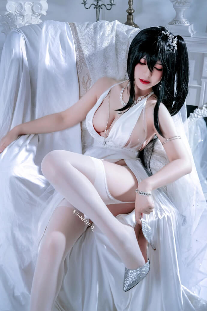 碧蓝航线大凤花嫁cos(大凤婚纱潮风的吸引)